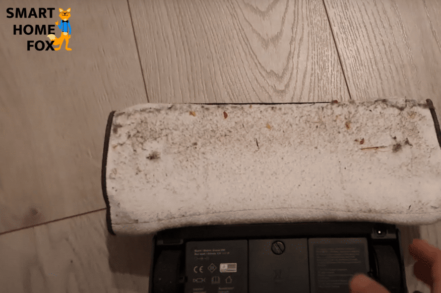 Dreckiges Wichtuch des iRobot Braava jet m6 in der Nahaufnahme